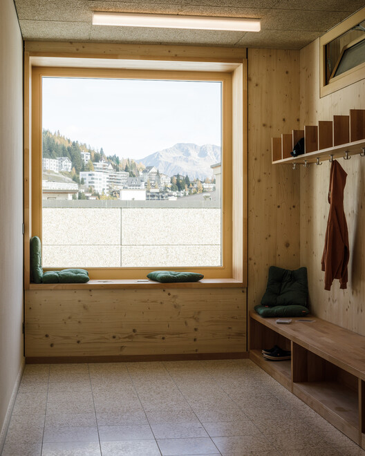 达沃斯学校改造 / CURA Architekten - 室内图, 木头