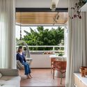 Apartamento Gaia / Lez Arquitetura - Fotografia de Interiores, Madeira, Iluminação, Mesa, Cadeira