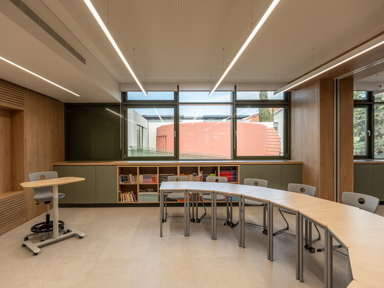 Pinewood International School-Anatolia College / A.N. Tombazis & Associates Architects + Micromega Architecture & Strategies - Interior Photography, Kitchen, Wood, Chair