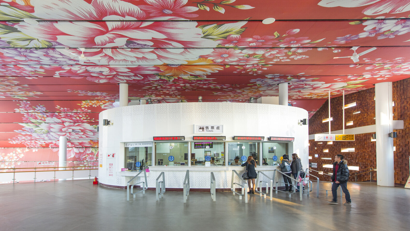 Pink as a Design Tool: Atmosphere, Identity, and Experimentation in Interior Design - Image 11 of 12