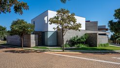 Casa MM's / Caio Persighini Arquitetura