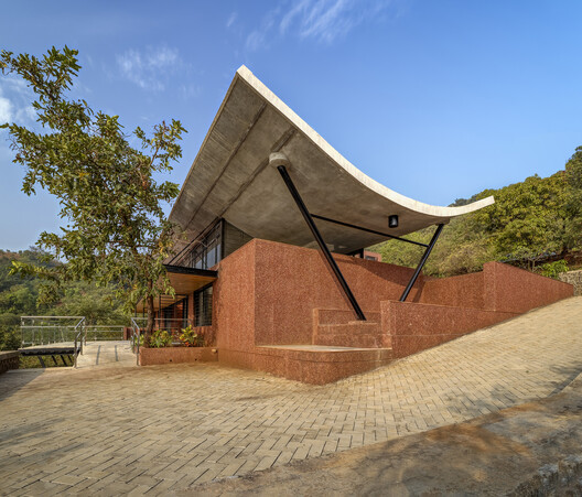 Extending Roofs from Brazil to India: Parallel Residential Design Elements as Seen in 10 Projects - Image 5 of 11