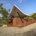 Extending Roofs from Brazil to India: Parallel Residential Design Elements as Seen in 10 Projects - Image 4 of 4