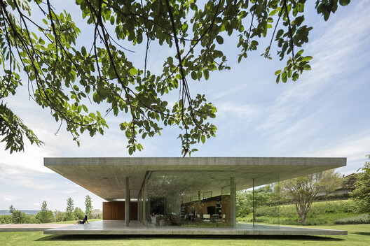 Extending Roofs from Brazil to India: Parallel Residential Design Elements as Seen in 10 Projects - Image 11 of 11