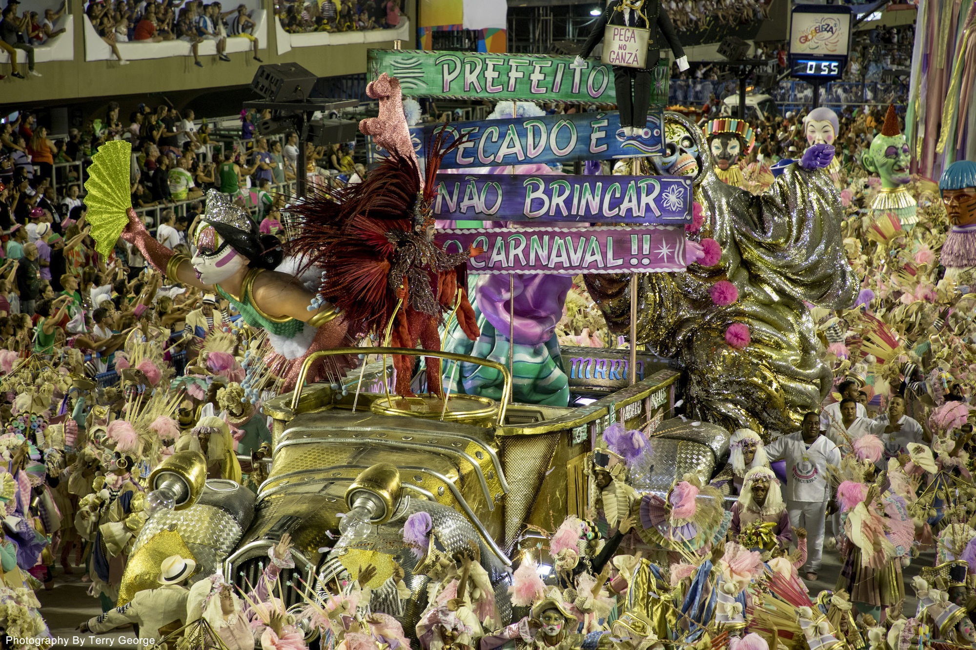 Gallery of Spaces of Resilience and Culture of Celebration in Rio de ...