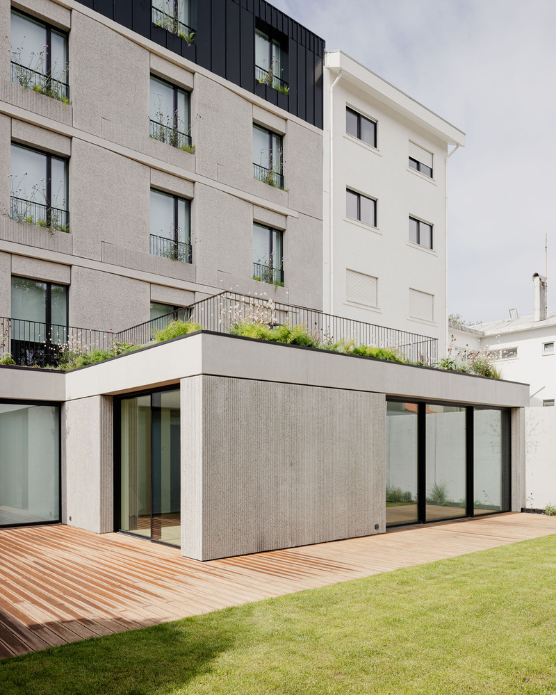 Edifício Foz Terraces / CCHE - Fotografia de Exterior, Jardim, Balcão
