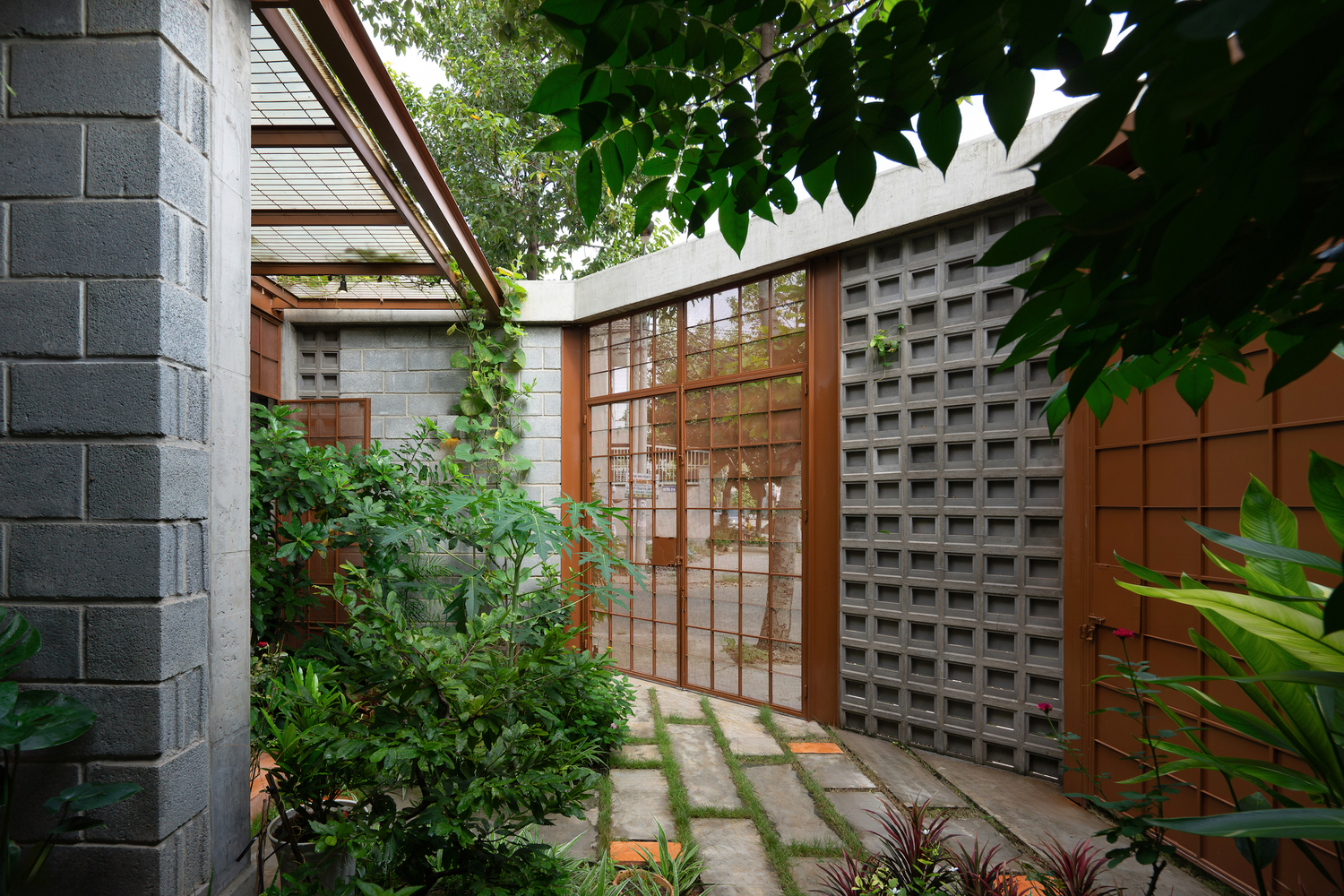 Casa em Binh Duong / Tad.atelier - Imagem 4 de 29