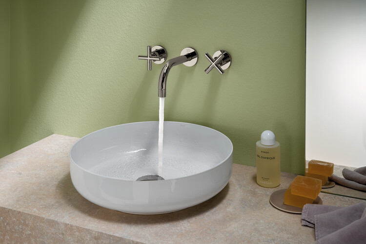 Crafting an Aura of Perfection with Intense Metallic Finishes in Modern Interiors - Image 5 of 14