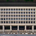 Brutalism and Bureaucracy: An Architectural Language of Authority in the Postwar United States - Imagem 3 de 4