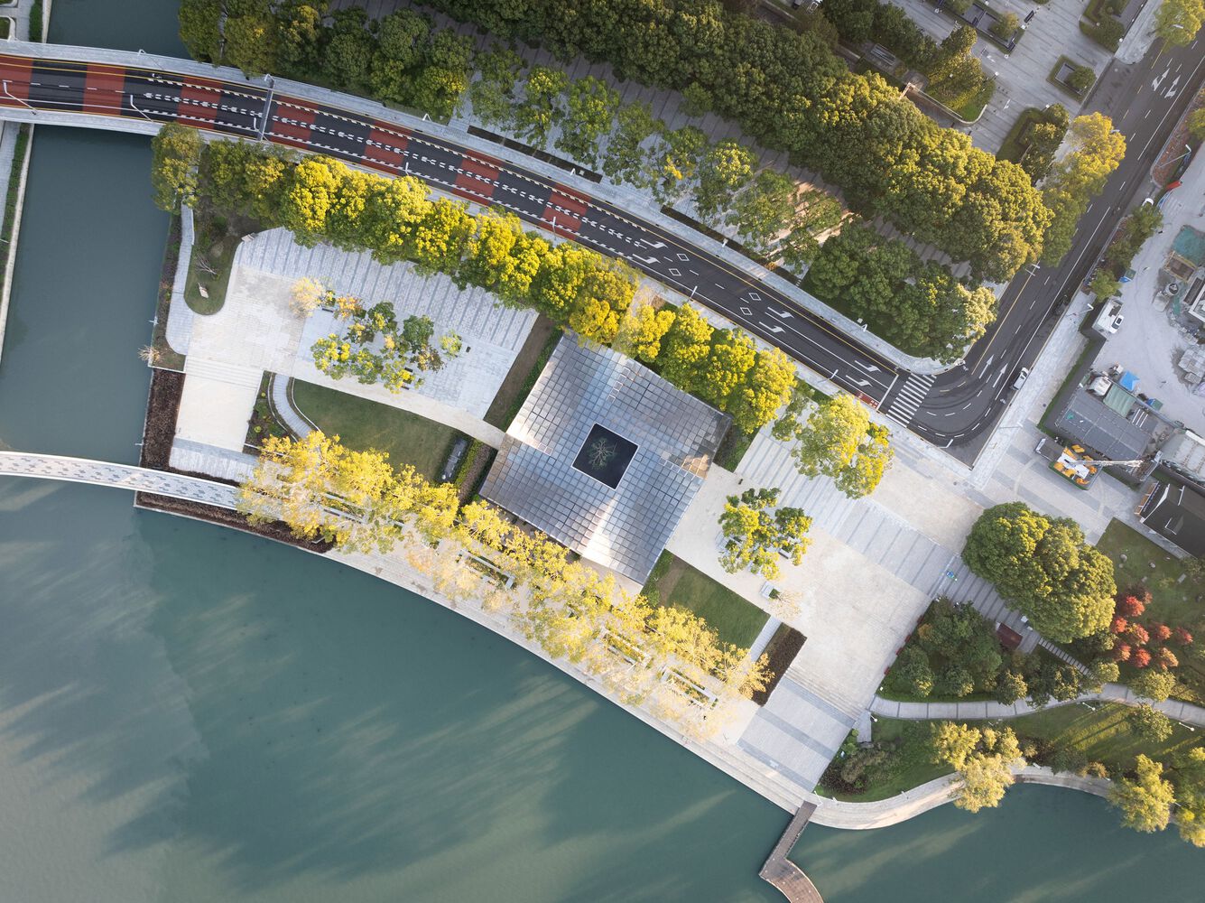 Pavilhão Jinji Lake / BIG - Imagem 7 de 25