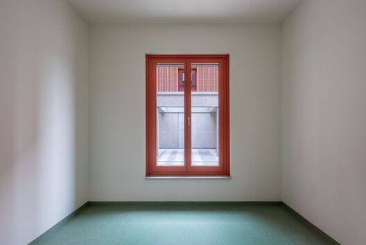 Overnight Shelter Lotte-Branz-Strasse / Hild und K Overnight Shelter Lotte-Branz-Strasse / Hild und K - Interior Photography, Wood