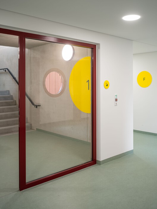 Overnight Shelter Lotte-Branz-Strasse / Hild und K Overnight Shelter Lotte-Branz-Strasse / Hild und K - Image 13 of 28