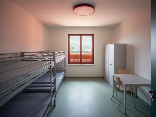 Overnight Shelter Lotte-Branz-Strasse / Hild und K Overnight Shelter Lotte-Branz-Strasse / Hild und K - Interior Photography, Kitchen, Wood, Chair, Bedroom