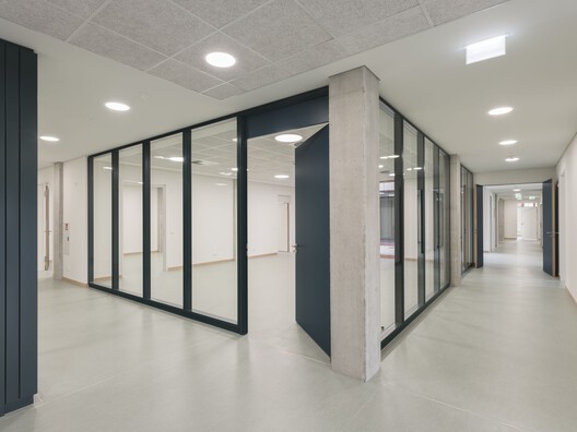 Overnight Shelter Lotte-Branz-Strasse / Hild und K Overnight Shelter Lotte-Branz-Strasse / Hild und K - Image 9 of 28