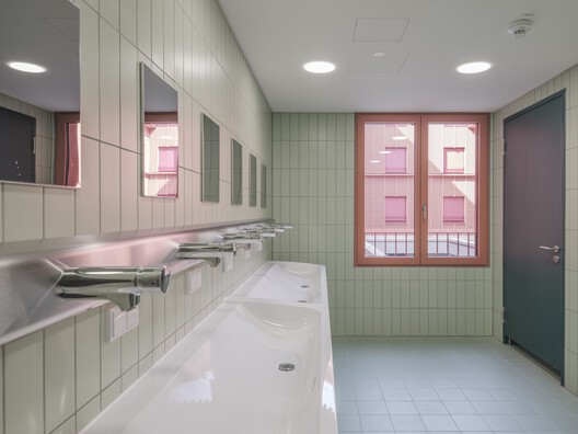 Overnight Shelter Lotte-Branz-Strasse / Hild und K Overnight Shelter Lotte-Branz-Strasse / Hild und K - Interior Photography, Bathroom, Sink