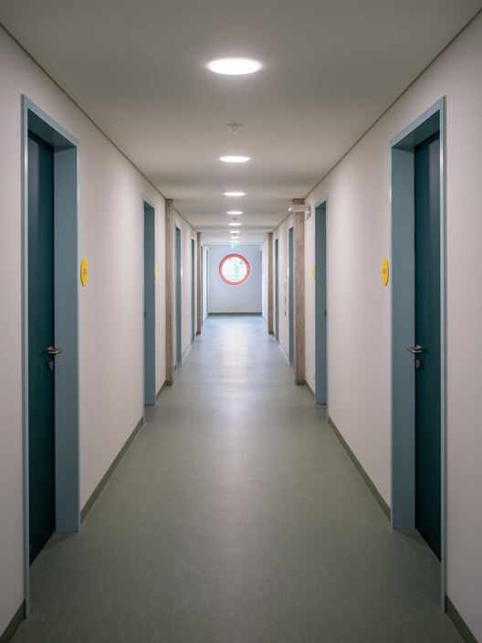 Overnight Shelter Lotte-Branz-Strasse / Hild und K Overnight Shelter Lotte-Branz-Strasse / Hild und K - Image 10 of 28