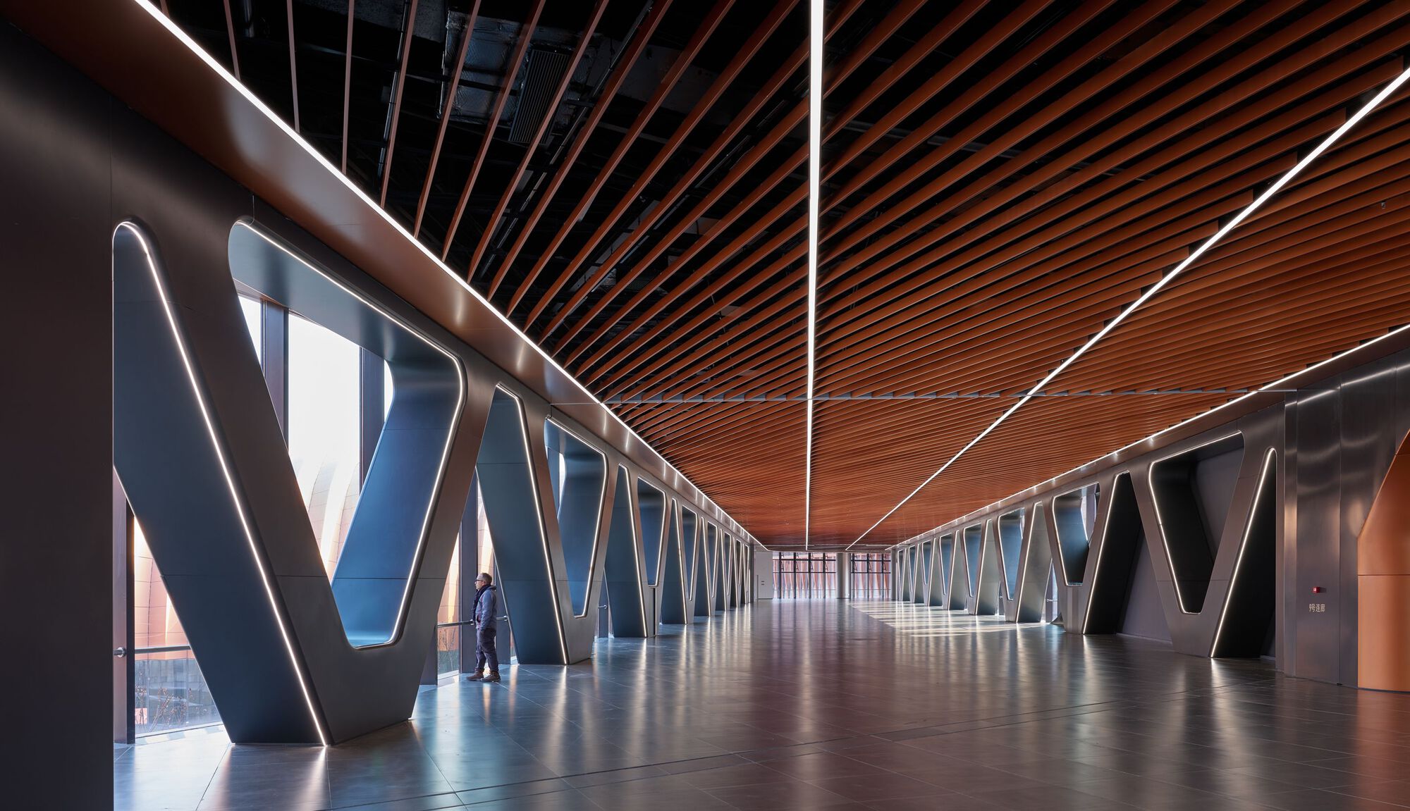 Zaha | Staples | ASHLYN (ZRW-21366)