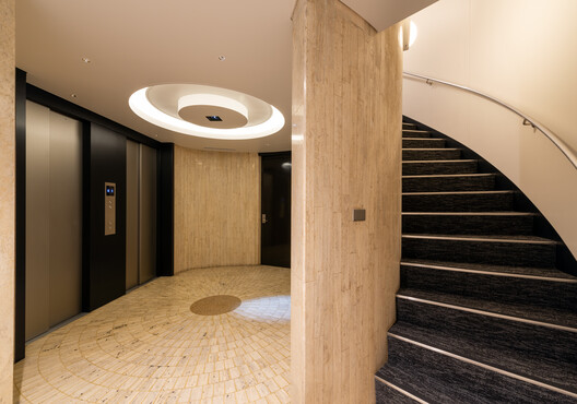 The Shizuoka Shimbun, Shizuoka Broadcasting System Tokyo Branch Office Renovation / TAISEI DESIGN Planners Architects & Engineers - Interior Photography, Stairs, Wood, Lighting