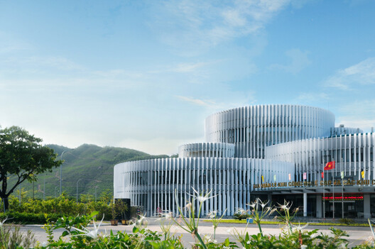 Da Nang Hi-Tech Park Headquarters Building / HUNI Architectes Da Nang Hi-Tech Park Headquarters Building / HUNI Architectes - Exterior Photography