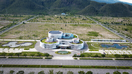 Da Nang Hi-Tech Park Headquarters Building / HUNI Architectes Da Nang Hi-Tech Park Headquarters Building / HUNI Architectes - Image 12 of 18