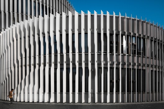 Da Nang Hi-Tech Park Headquarters Building / HUNI Architectes Da Nang Hi-Tech Park Headquarters Building / HUNI Architectes - Exterior Photography