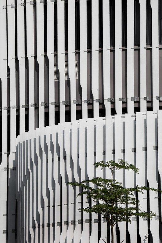 Da Nang Hi-Tech Park Headquarters Building / HUNI Architectes Da Nang Hi-Tech Park Headquarters Building / HUNI Architectes - Image 5 of 18