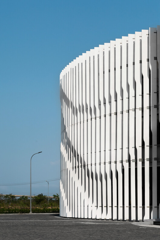 Da Nang Hi-Tech Park Headquarters Building / HUNI Architectes Da Nang Hi-Tech Park Headquarters Building / HUNI Architectes - Exterior Photography