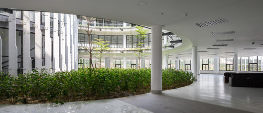 Da Nang Hi-Tech Park Headquarters Building / HUNI Architectes Da Nang Hi-Tech Park Headquarters Building / HUNI Architectes - Image 11 of 18