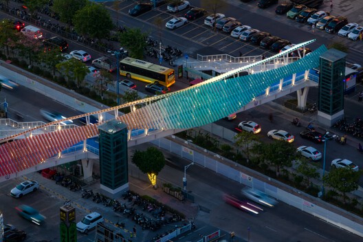 Puente peatonal de Av. Jianshe / Atelier cnS - Fotografía exterior