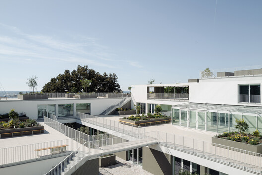 Conversion of Ex-Tribunale in sheltered accommodation / Calvi Ceschia Viganò architetti associati - Exterior Photography, Balcony
