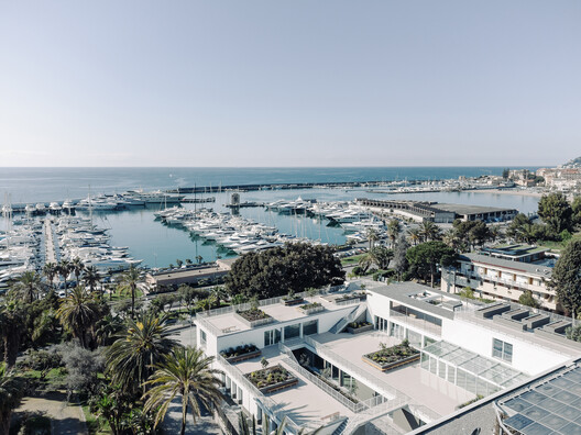 Conversion of Ex-Tribunale in sheltered accommodation / Calvi Ceschia Viganò architetti associati - Exterior Photography, Coast