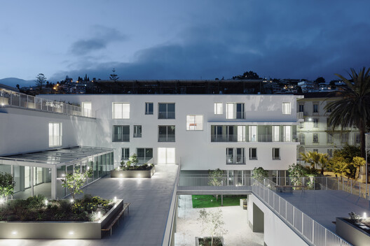Conversion of Ex-Tribunale in sheltered accommodation / Calvi Ceschia Viganò architetti associati - Exterior Photography, Balcony