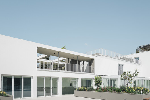 Conversion of Ex-Tribunale in sheltered accommodation / Calvi Ceschia Viganò architetti associati - Exterior Photography, Balcony