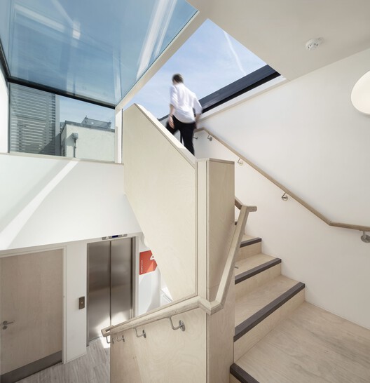 The Scoop  Oficinas / Corstorphine & Wright - Fotografía interior, Madera, Vidrio