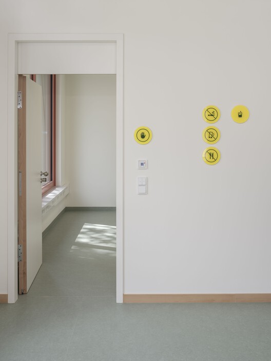 Overnight Shelter Lotte-Branz-Strasse / Hild und K Overnight Shelter Lotte-Branz-Strasse / Hild und K - Image 12 of 28