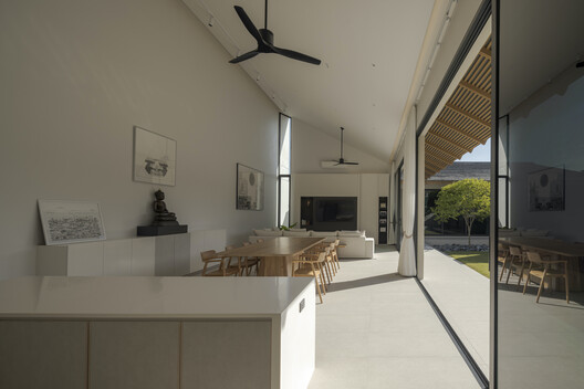 Baan Tectonix House / I Like Design Studio - Interior Photography, Kitchen, Chair