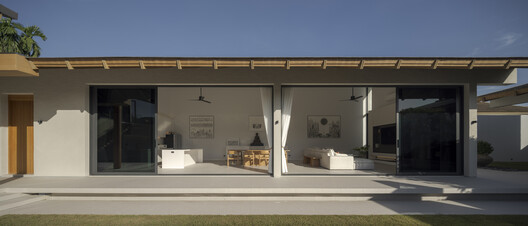 Baan Tectonix House / I Like Design Studio - Exterior Photography, Wood, Door, Concrete, Beam, Courtyard