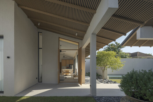 Baan Tectonix House / I Like Design Studio - Interior Photography, Concrete, Courtyard
