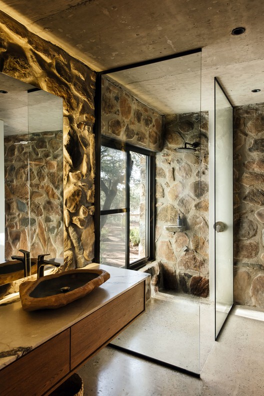 Rustenburg Farm / Nadine Engelbrecht Architect Rustenburg Farm / Nadine Engelbrecht Architect - Interior Photography, Bathroom, Lighting, Sink