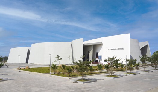 Lecture Hall Complex, IIT Hyderabad / CCBA Designs - Image 6 of 20