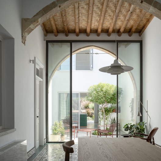 Kaimakli Residence / Anastasiou Misseri - Interior Photography, Lighting, Chair, Beam