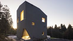 Blok House / Quinzhee Architecture