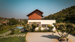 Casa Ishavas / HabitArt Architecture Studio