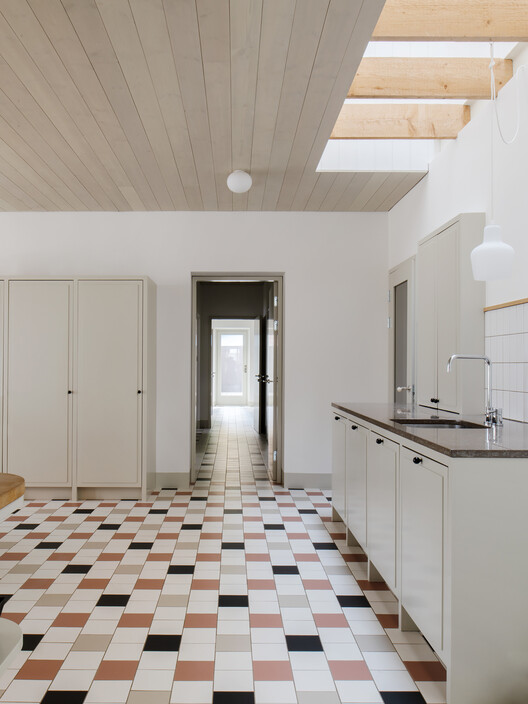 Casa Pátio em Uppsala / Jägnefält Milton - Fotografia de Interiores, Cozinha, Madeira, Bancada