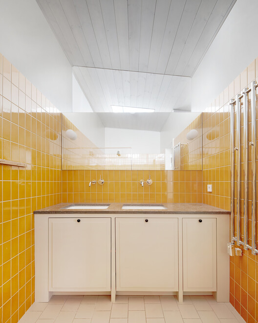 Casa Pátio em Uppsala / Jägnefält Milton - Fotografia de Interiores, Cozinha, Pia