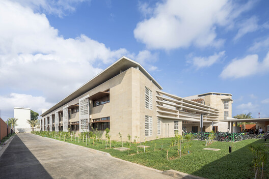 Lycée Kessel Djibouti / richard + schoeller - Exterior Photography, Concrete, Courtyard