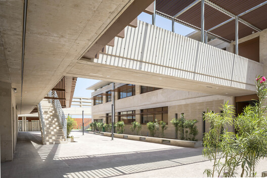 Lycée Kessel Djibouti / richard + schoeller - Interior Photography, Concrete, Courtyard, Balcony