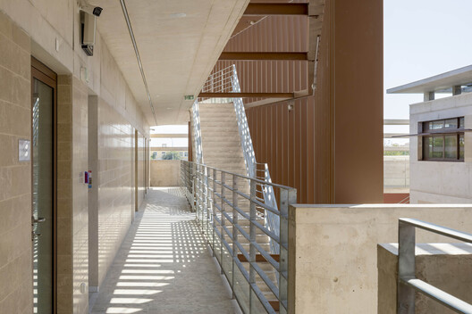 Lycée Kessel Djibouti / richard + schoeller - Interior Photography, Wood, Concrete, Balcony, Handrail