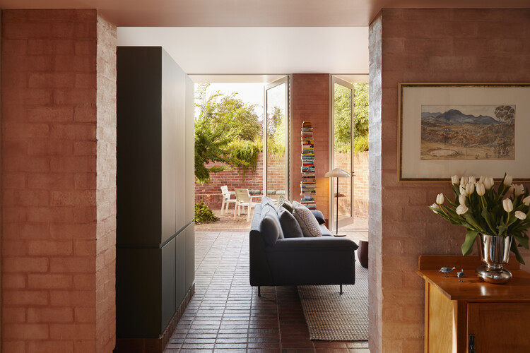 Casa Ararat / SJB - Fotografía interior, Sala de estar, Madera, Ladrillo