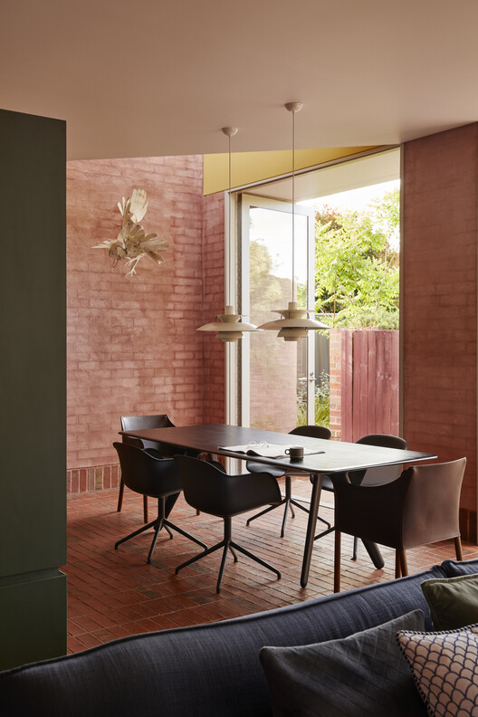 Casa Ararat / SJB - Fotografía interior, Comedor, Madera, Mesas, Sillas, Ladrillo